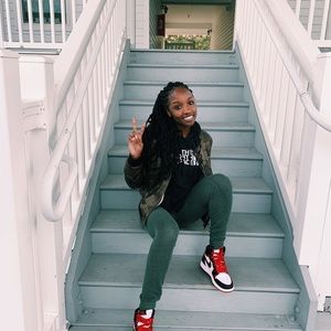 Meet your Posher, Iman